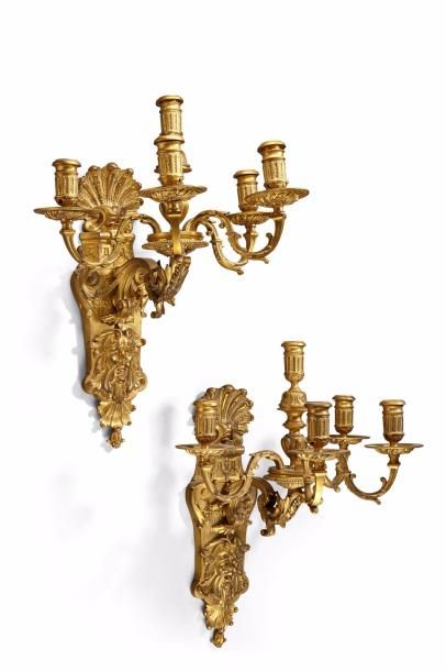 Paire d'importantes appliques en bronze doré....