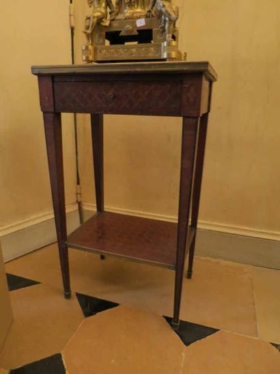 Petite table de salon en bois de placage...