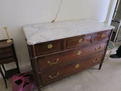 Commode en acajou et placage d'acajou à montants...