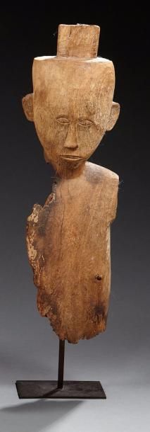 Statue en bois sculpté représentant un buste...