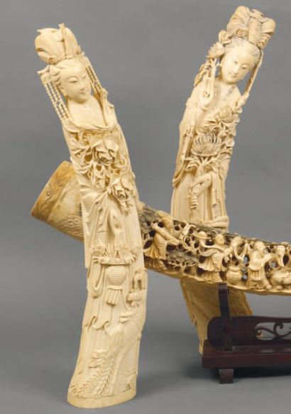 CHINE
Paire de statues en ivoire sculpté...