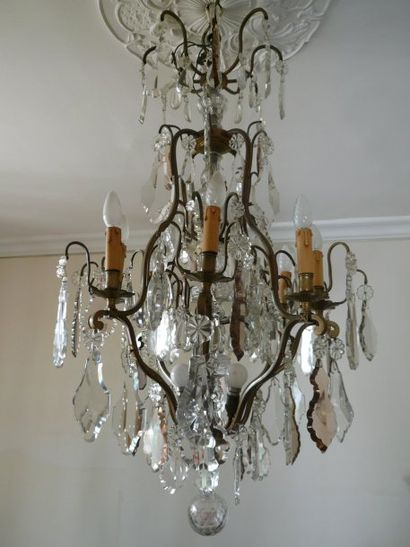 Grand lustre en bronze doré à huit bras de...
