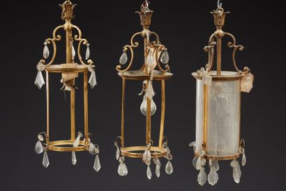 Ensemble de trois lanternes cylindriques...