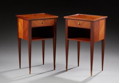 Paire de tables de chevet en bois de placage...
