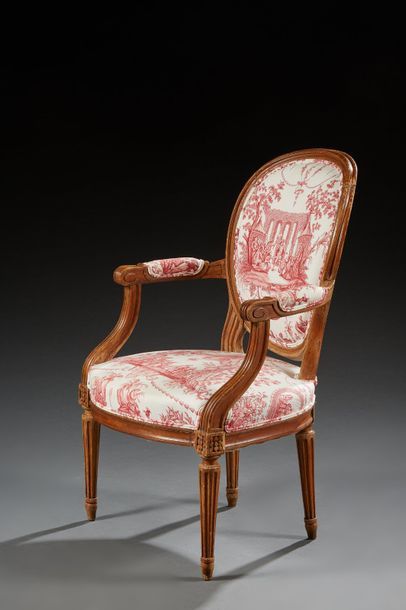 Fauteuil cabriolet à dossier médaillon en...