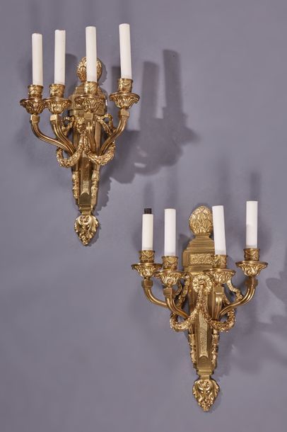 Paire d’appliques en bronze doré de style...