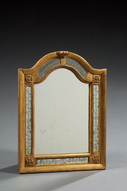 Petit miroir à parcloses en bois doré de...