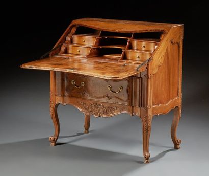 Bureau scriban en bois naturel mouluré et...