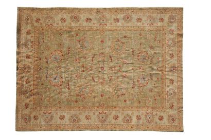Grand tapis Farahan à décor floral dans le...