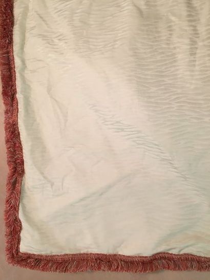 Paire de rideaux en jacquard moiré ivoire....