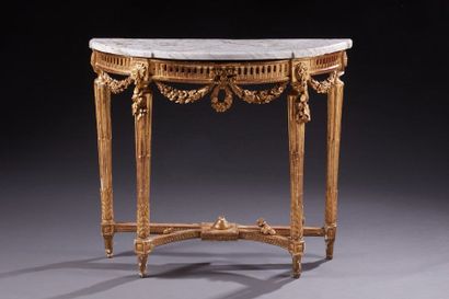 Console demi-lune en bois sculpté et doré...