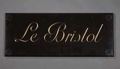 Plaque en marbre noir, gravé en lettres anglaises...