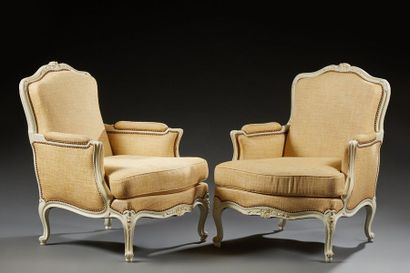 Paire de bergère de style Louis XV en bois...