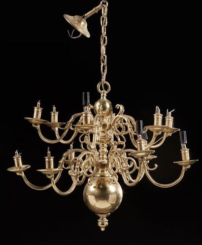 Lustre en laiton de style hollandais à douze...