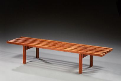 Banc scandinave en bois teinté, assise à...