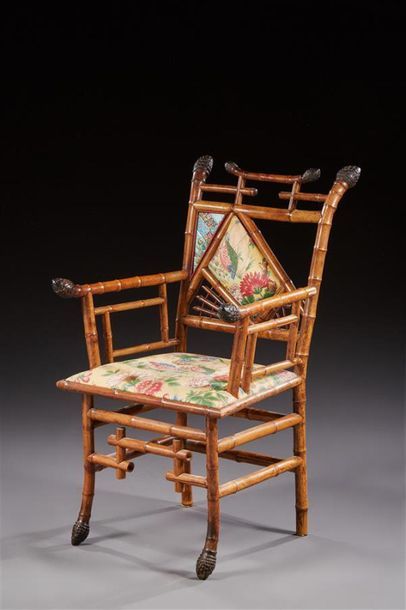 Fauteuil bambou à décor ajouré géométrique...