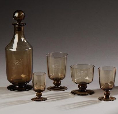 DAUM
Service de verres en verre fumé, gravé...