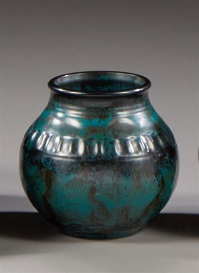 EMILE DECOEUR (1876-1953) 
Vase sphérique...