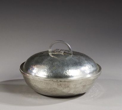 Jean DESPRES (1889-1980)
Bonbonnière en étain...