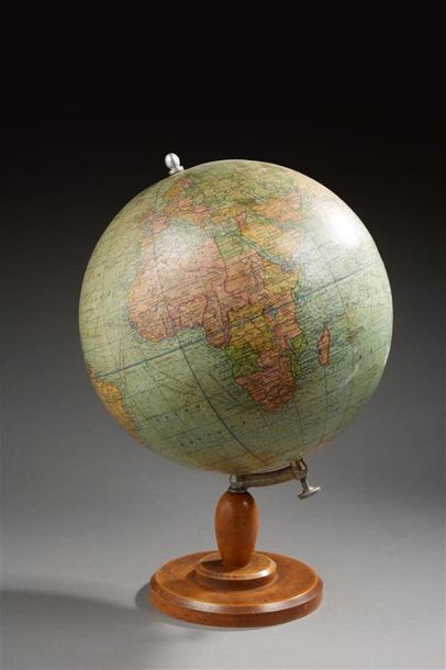 Mappemonde sur piedouche en bois tourné,...