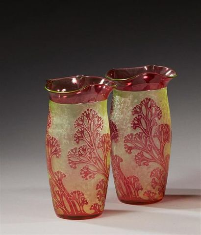 VAL SAINT LAMBERT
Paire de vases en cristal...