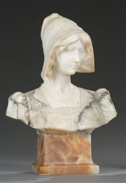 Buste de femme à la coiffe en albâtre sculpté...