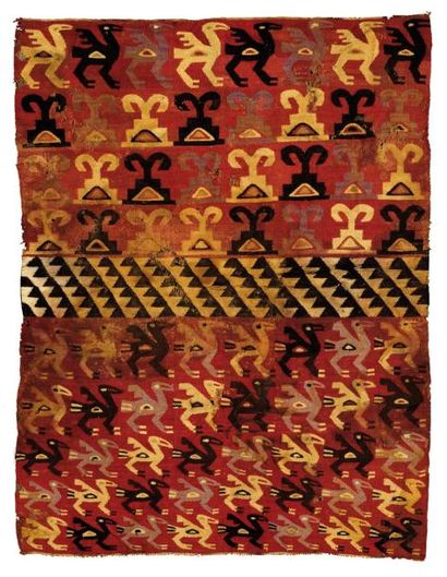 PANNEAU rectangulaire en tissu. Il est incrusté...