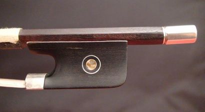 Bel archet de violoncelle de Eugène Sartory...