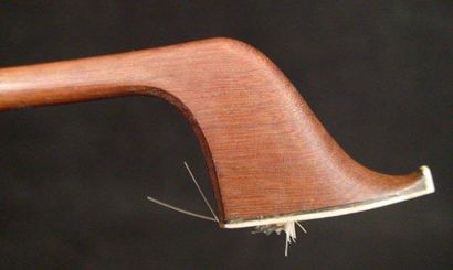 Archet de violoncelle de l'atelier 