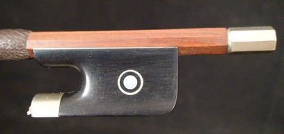 Archet de violoncelle de l'atelier 