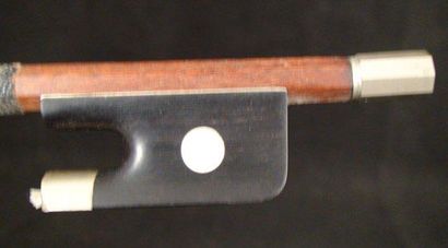 Archet de violoncelle de l'atelier 