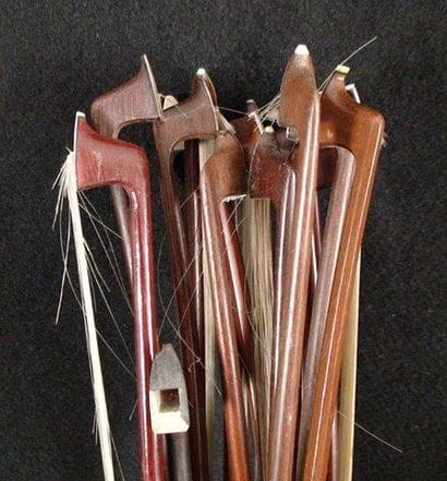 Lot de 20 archets 4/4 divers baguettes en...