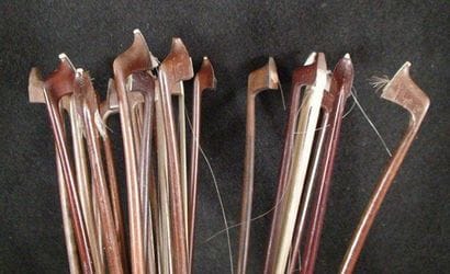 Lot de 20 archets 4/4 divers baguettes en...