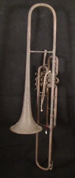 Trombone à 3 pistons de Couesnon, daté 1945,...