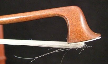 Un archet de violon de Mirecourt de 