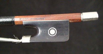 Un archet de violon de Mirecourt de 
