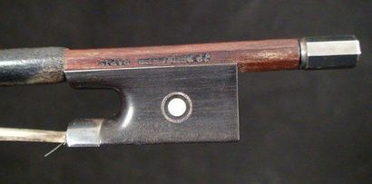 Un archet de violon de 