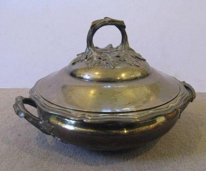 Légumier couvert en argent, prise en forme...