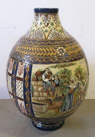 HB Quimper
Vase de forme pansue en faïence...