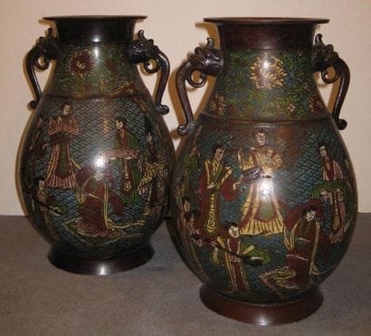 JAPON
Paire de vases de forme balustre en...