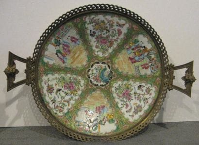 CHINE
Canton Grand plat rond en porcelaine...