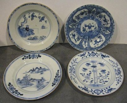 CHINE
Quatre assiettes en porcelaine à décors...