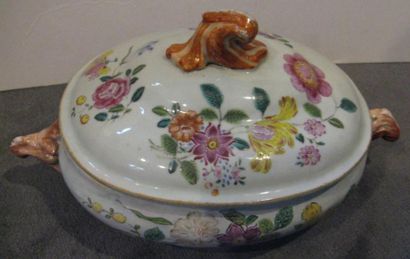 CHINE
Compagnie des Indes Couvercle en porcelaine...