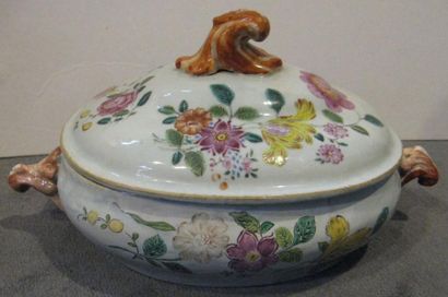 CHINE
Compagnie des Indes Couvercle en porcelaine...