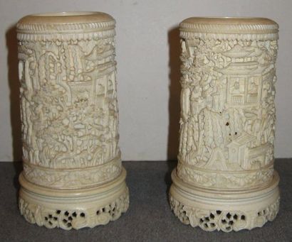 EXTRÊME-ORIENT
Paire de pots à pinceaux en...