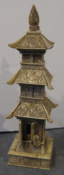 EXTRÊME-ORIENT
Pagode en plaquettes d'ivoire...