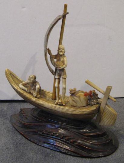 EXTRÊME-ORIENT
Bateau de pêche sous voile...