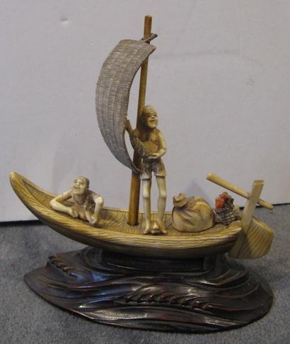 EXTRÊME-ORIENT
Bateau de pêche sous voile...