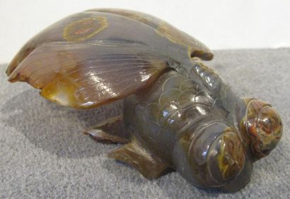 CHINE
Cyprin en agate Haut. 4,5 cm - Long....