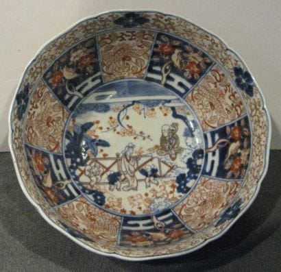 JAPON
Vasque en porcelaine à décor Imari...
